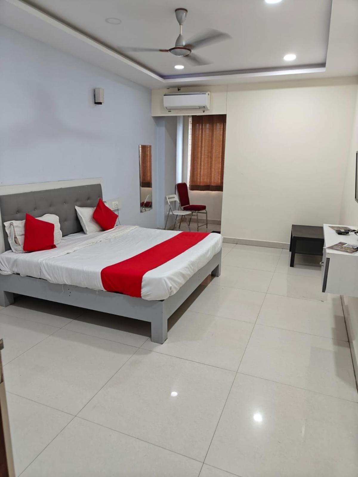 Kpr Residency Aparthotel Jadcherla Ngoại thất bức ảnh